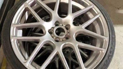 国外超跑复刻工厂被查封,网友:这手工还是比不上咱陈田!